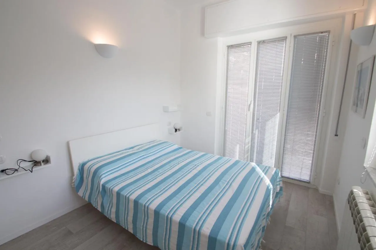 Appartamento Super Ristrutturato Celle Ligure 0*,